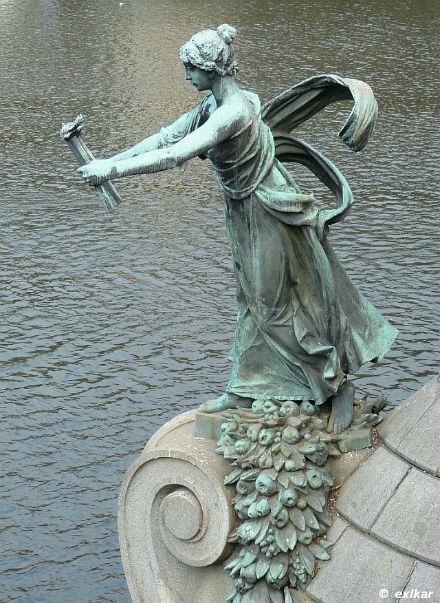 P1010485w-tak si na to posvítíme -LB.jpg