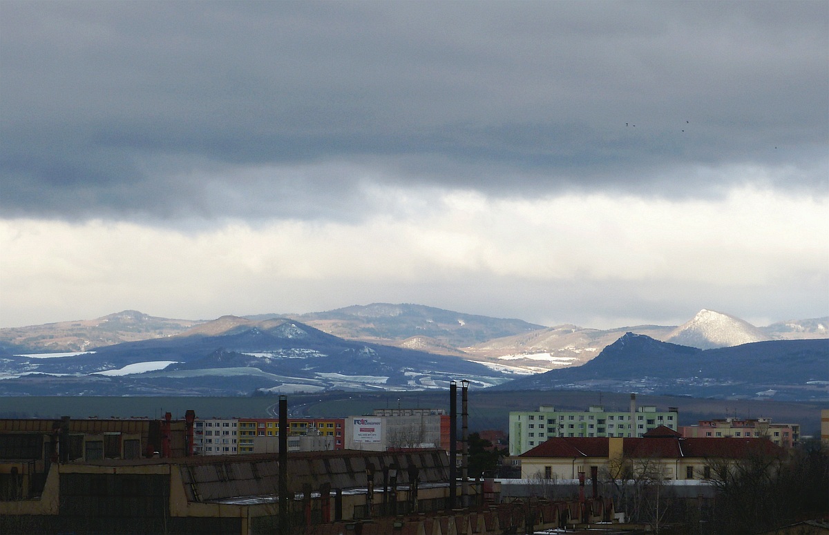 P1050254w- kousek středohoří.jpg